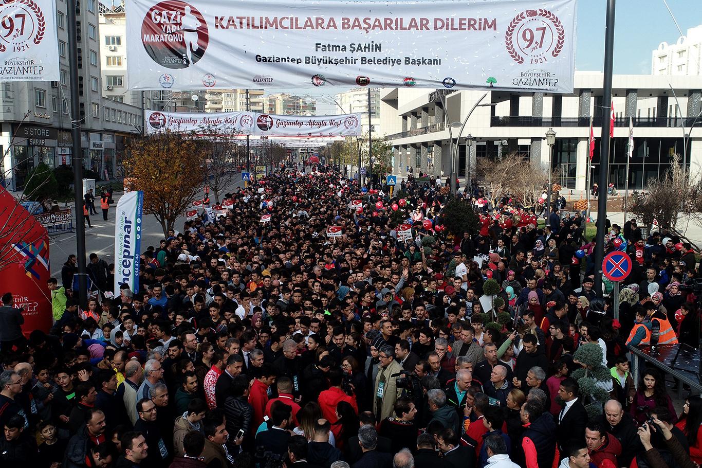 Gazi Yarı Maratonu ve Halk Koşusu düzenlendi Gazi Yarı Maratonu ve Halk Koşusu düzenlendi